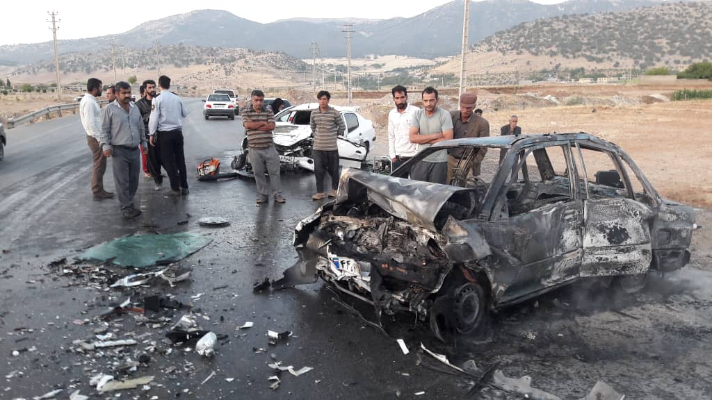 بر اثر تصادف در جاده کمربندی یاسوج 3 نفر در آتش سوختند/تصاویر